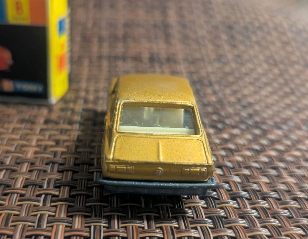 トミカ 8 SUNNY 1200 クーペ 金 1a 日本製 コピー黒箱 サニー