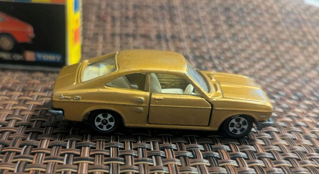 トミカ 8 SUNNY 1200 クーペ 金 1a 日本製 コピー黒箱 サニー