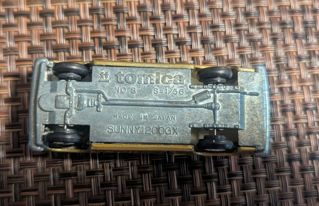 トミカ 8 SUNNY 1200 クーペ 金 1a 日本製 コピー黒箱 サニー