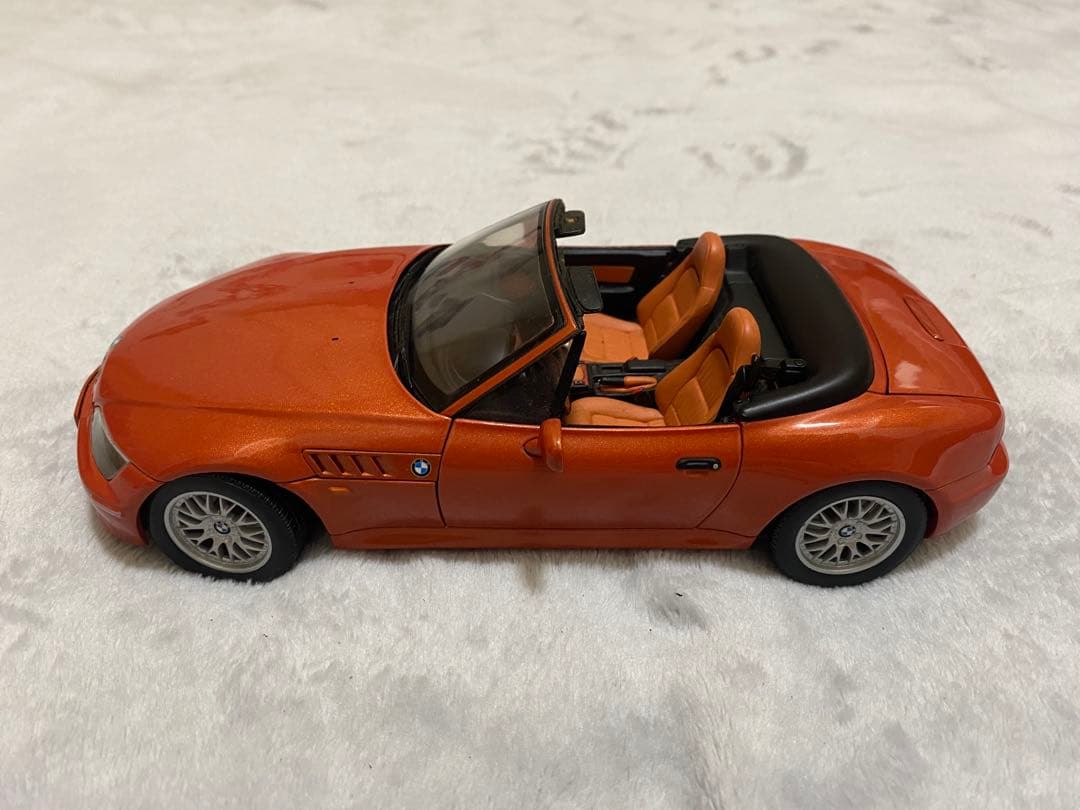 ミニカー UT  Z3 Series 1/18