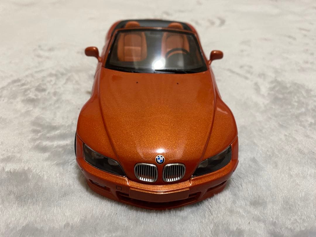 ミニカー UT  Z3 Series 1/18