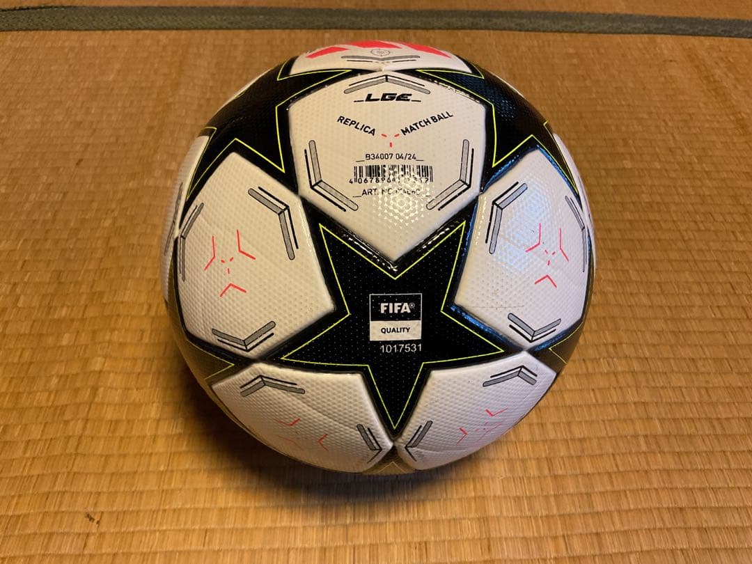 Adidas Champions League サッカーボール　5号　FIFA