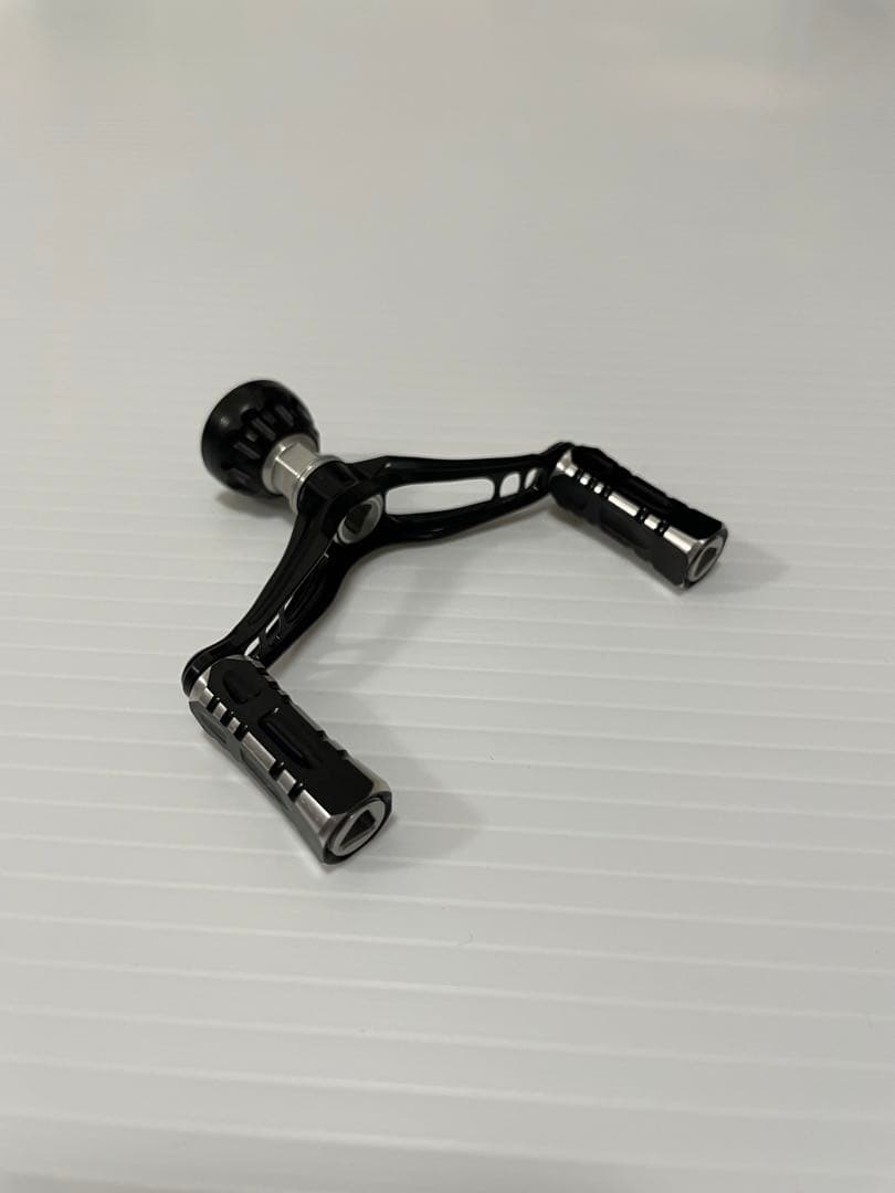 新品未使用　超軽量　ダブルハンドル　ダイワ　ブラック シルバー　34 似