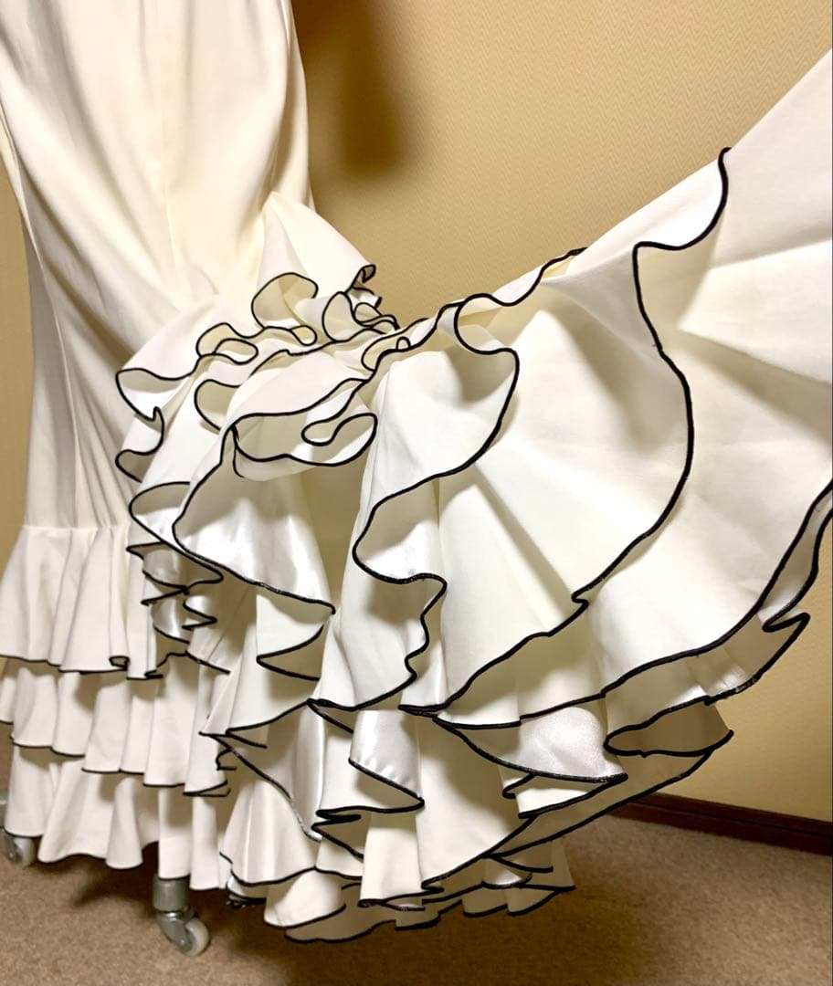 フラメンコ衣装　ソニアジョーンズ上下セット　ピンク✖️白　サイズS〜M