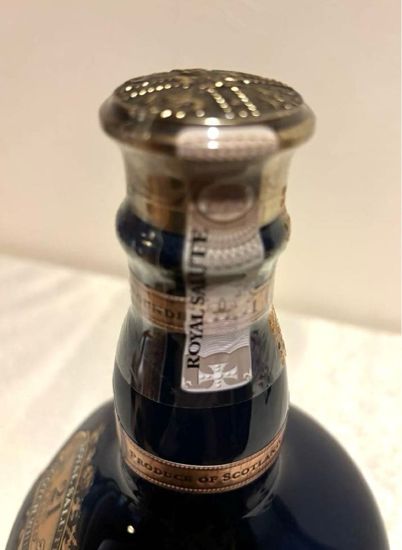 シーバス ブラザーズ　 SALUTE ロイヤルサルート21年　青陶器