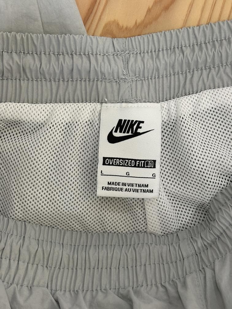 Nike ウィンドブレーカーとトレーニングパンツセット