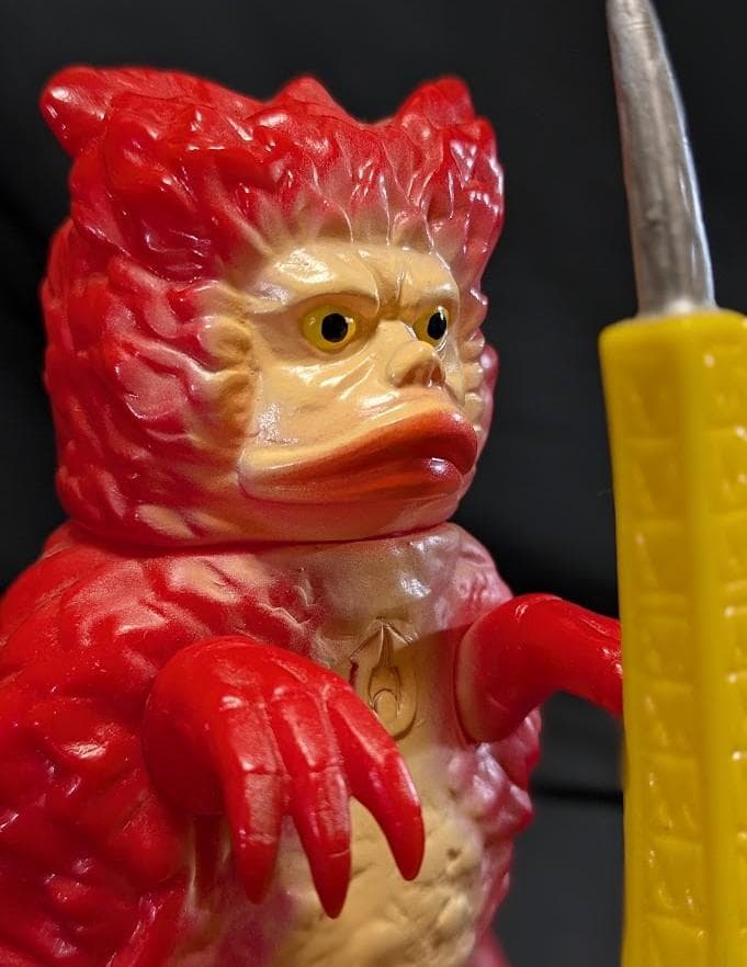 東京タワーガラモン赤「ウルトラQ」登場怪獣（Ｍ１号）台座付ソフビフィギュア非売品