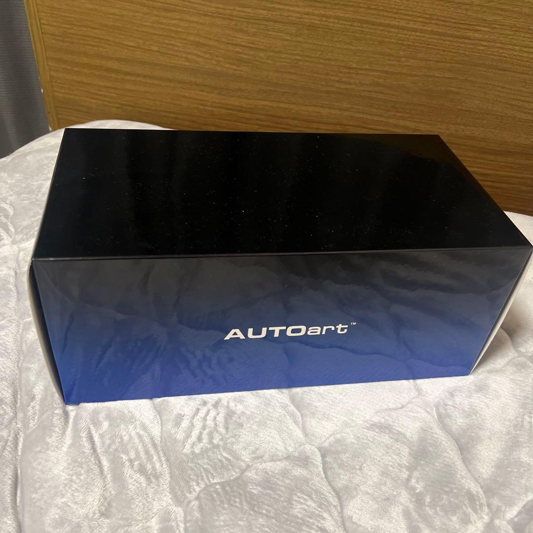 AUTOart 1/18 ケンメリ GT-R ホワイト /クリスタルケース付