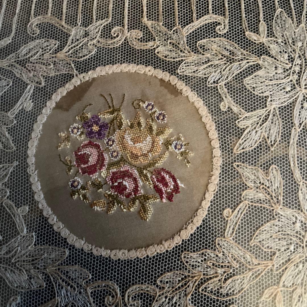 プチポワン　レース装飾の刺繍トレイ　再値下げ致しました‼️