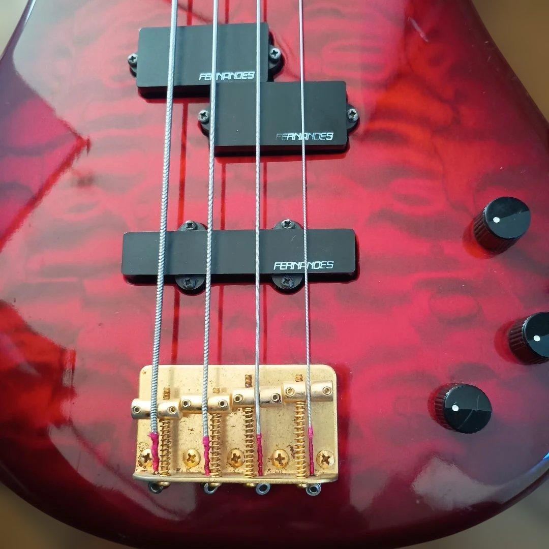 キルトメイプル　FERNANDES エレキベース レッド
