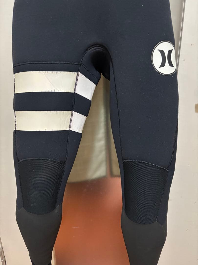 使用少なめ！　Hurley　セミドライ　チェストジップ　Lサイズ相当　日本製