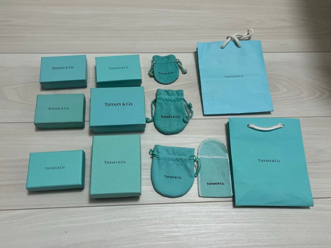 ティファニー　CHANEL ヴィトン　空箱　ショッパー