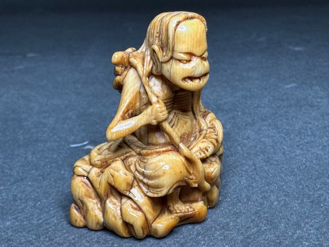 極上　根付　天然素材　アンティーク　骨董　飾り物　古美術品　 置物　細密細工