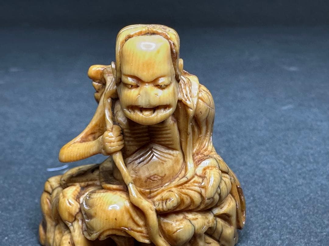 極上　根付　天然素材　アンティーク　骨董　飾り物　古美術品　 置物　細密細工