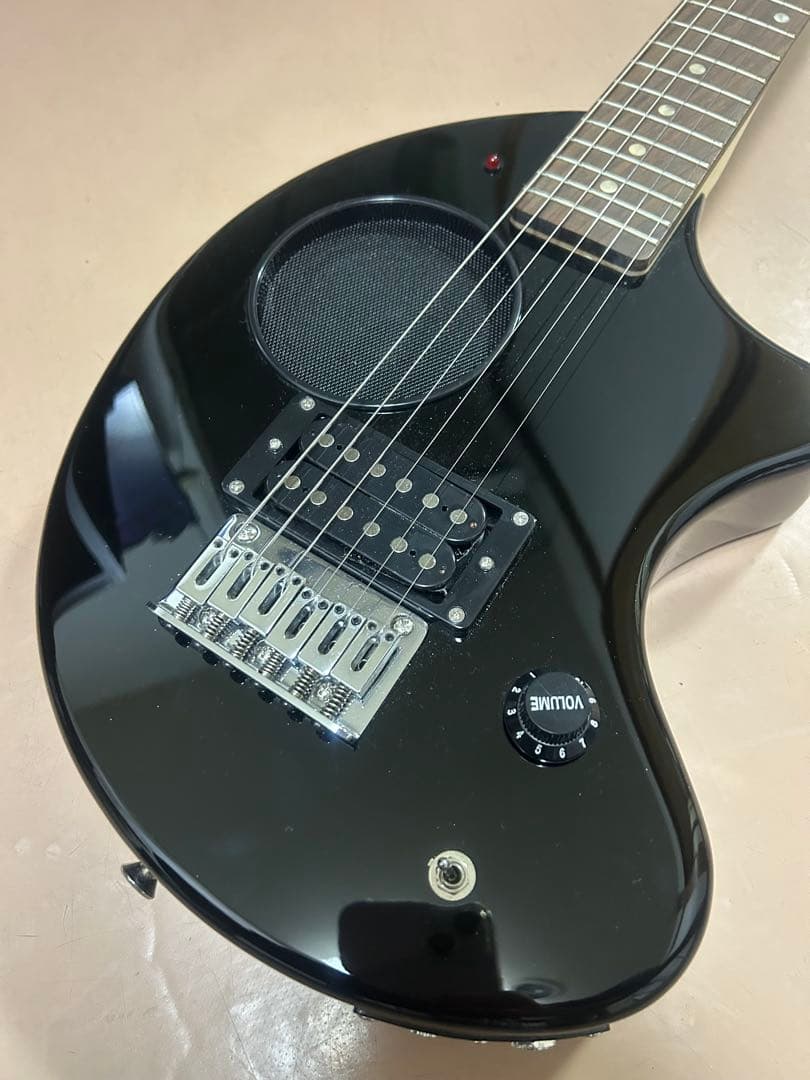 エレキギター アンプ内蔵ギターZO-3 ヘッドホーン端子付き。