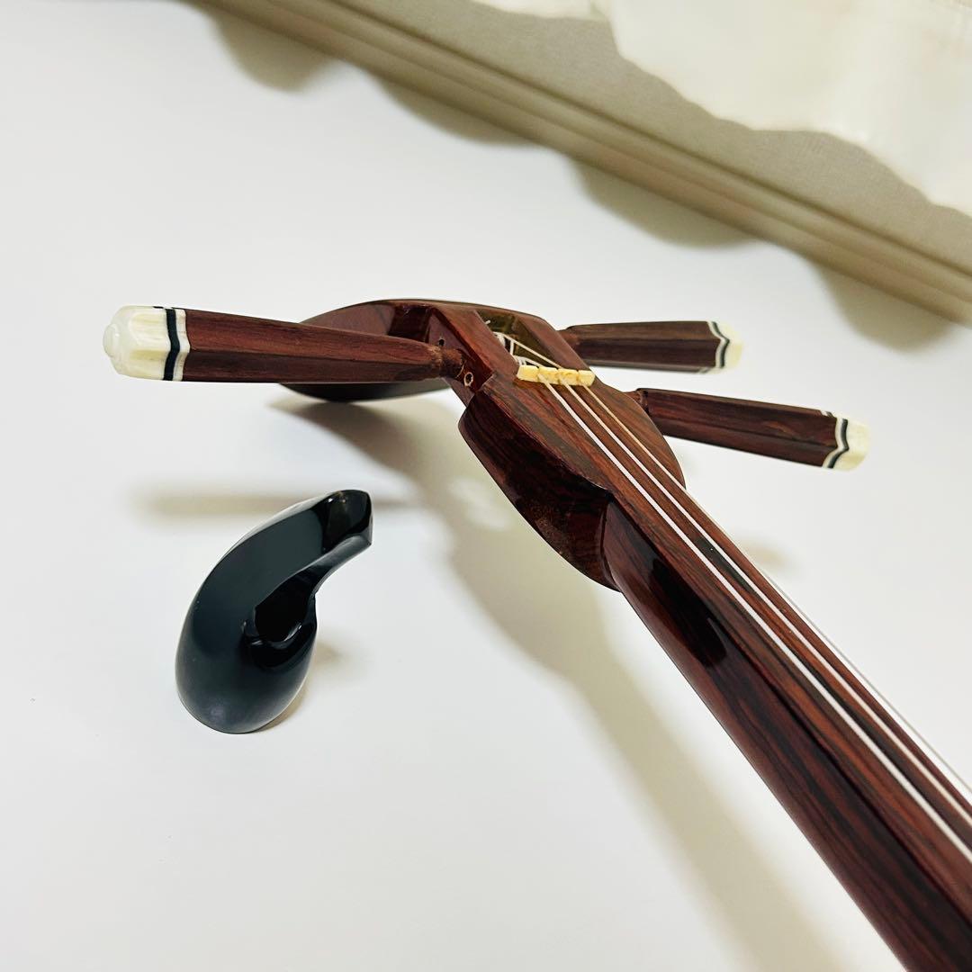 【希少品】高級 沖縄三線 与那城型 実入りゆし木 スンチー塗り 蛇革 本革