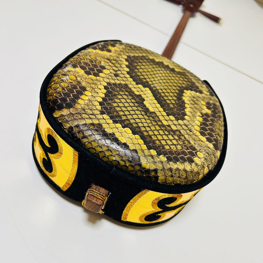 【希少品】高級 沖縄三線 与那城型 実入りゆし木 スンチー塗り 蛇革 本革