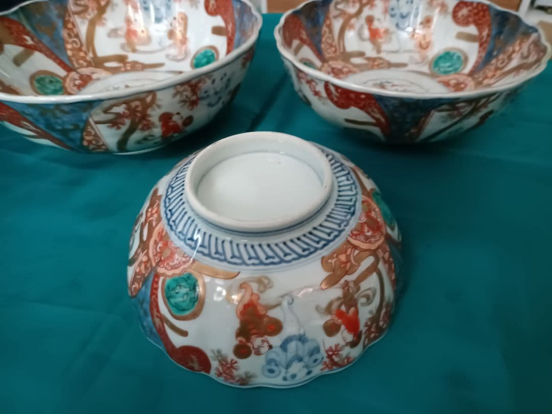 【古伊万里】　金彩染め付け　赤絵唐子人物絵　三ツ鉢揃い　菓子鉢　美術品　江戸期