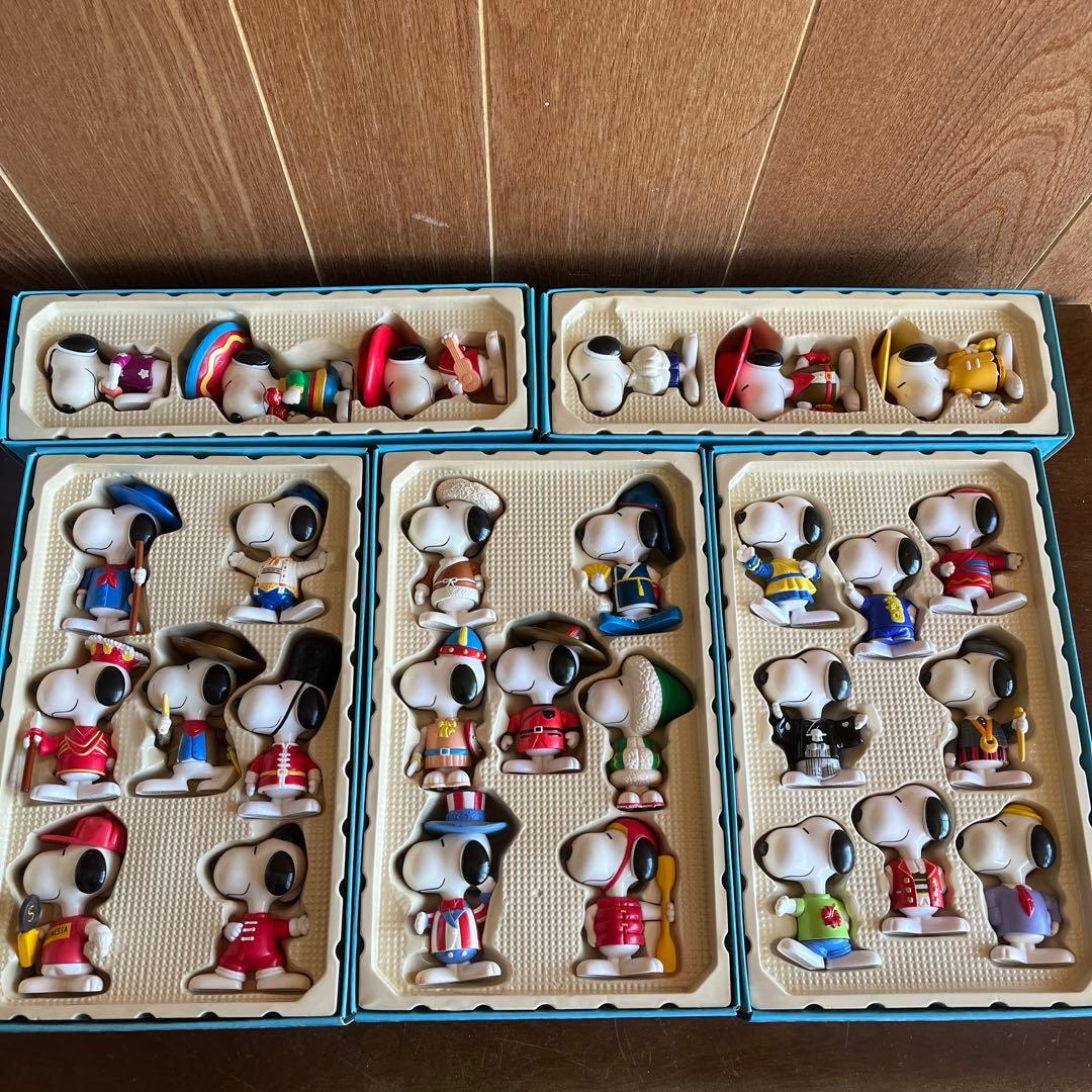 スヌーピー ハッピーセット1.2 フィギュアワールドツアーコレクション