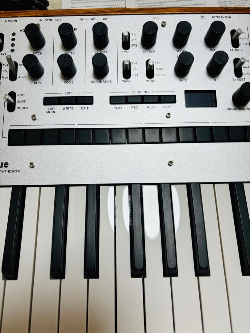 KORG monologue シンセサイザー