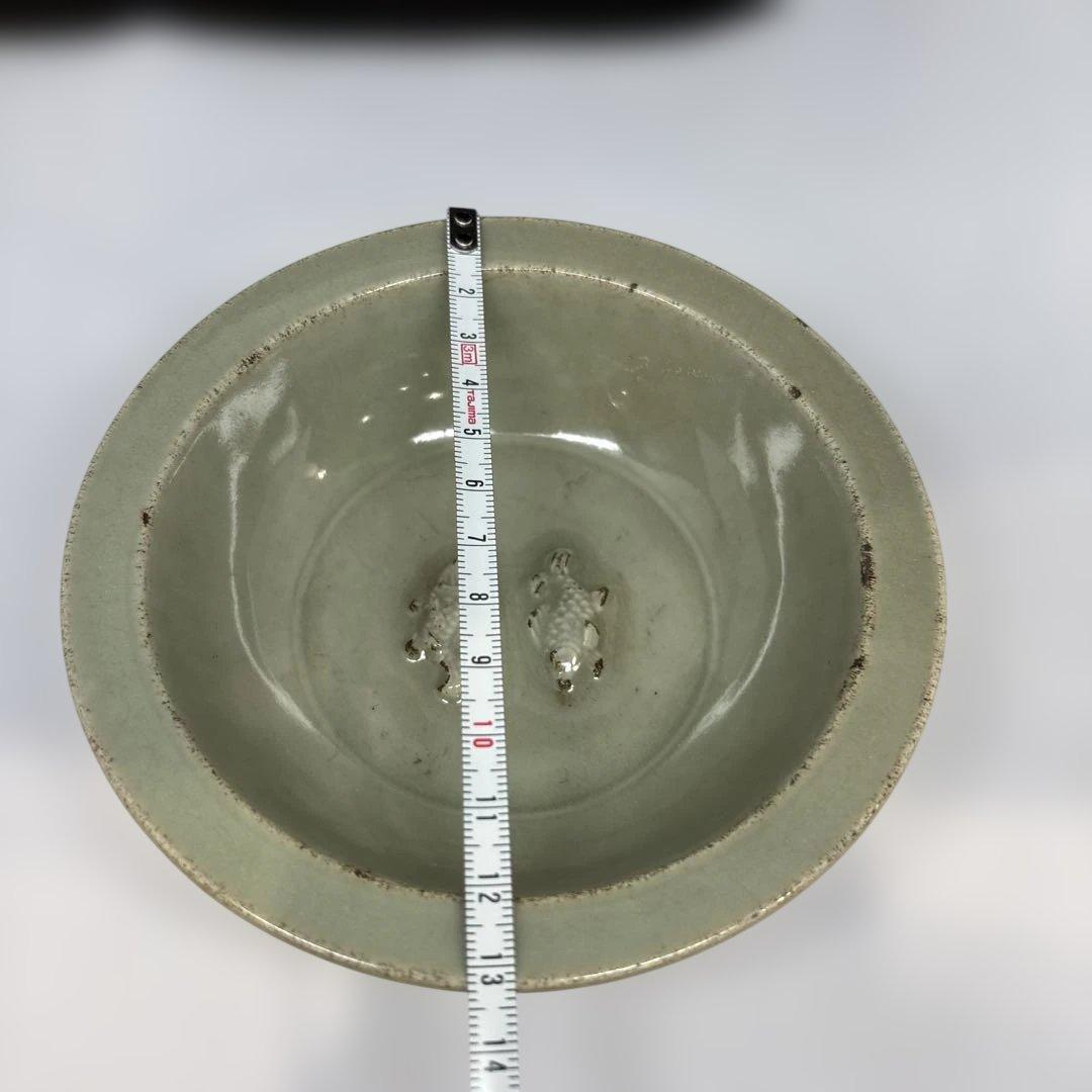魚模様のグレー陶器皿