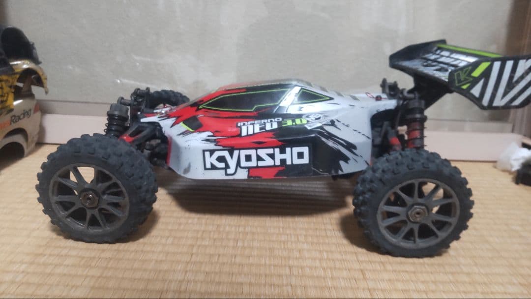 京商 1/8 インファーノNEO 3.0VE 車体