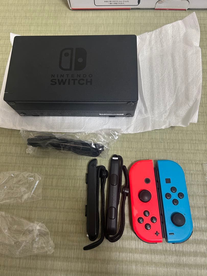 Nintendo Switch 本体　ネオンブルー/レッド