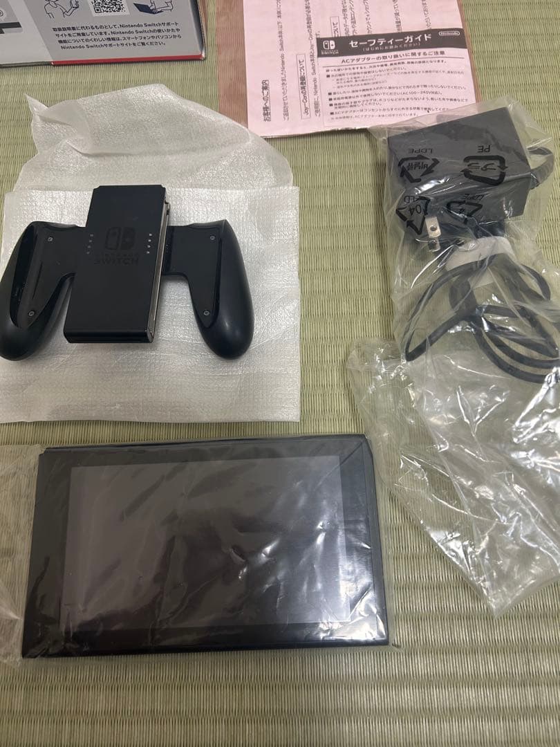 Nintendo Switch 本体　ネオンブルー/レッド