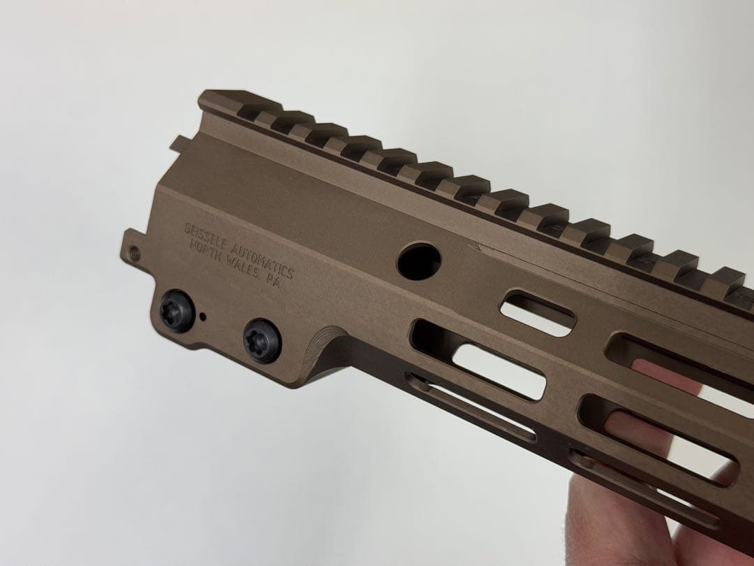 ANGRY GUN GEISSELE SMR MK16 9.3インチハンドガード