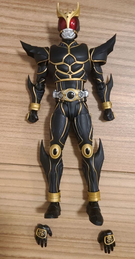 S.H. フィギュアーツ　真骨彫製法　仮面ライダークウガアルティメットフォーム