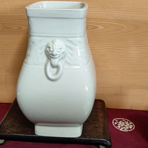 白磁瓶子