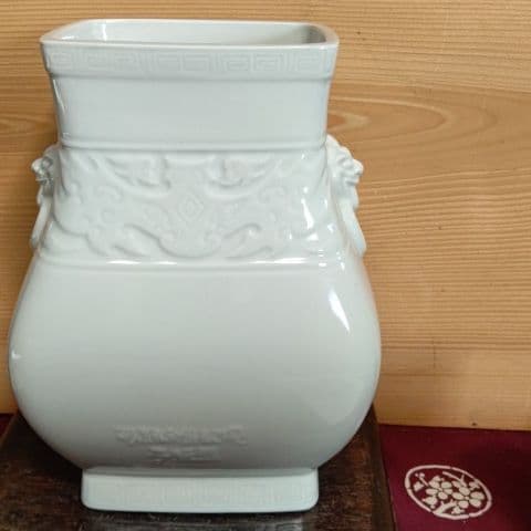 白磁瓶子