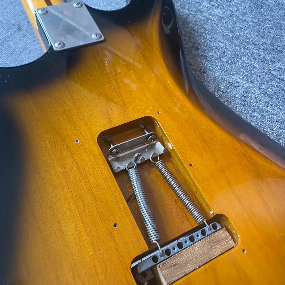 スクワイヤー By Fender ストラトキャスター ドット柄 バディガイカラー
