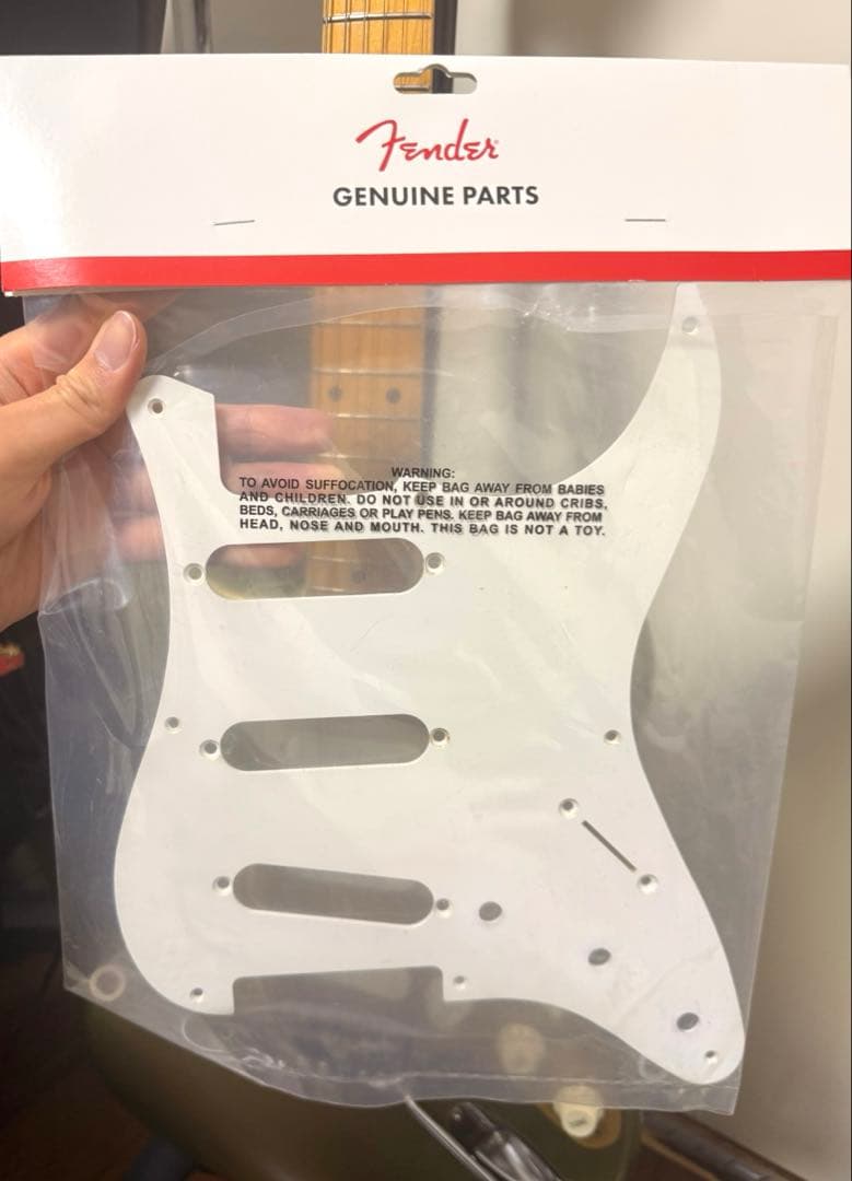 Fender ST54-85LS Fender純正（7000円）ピックガード搭載