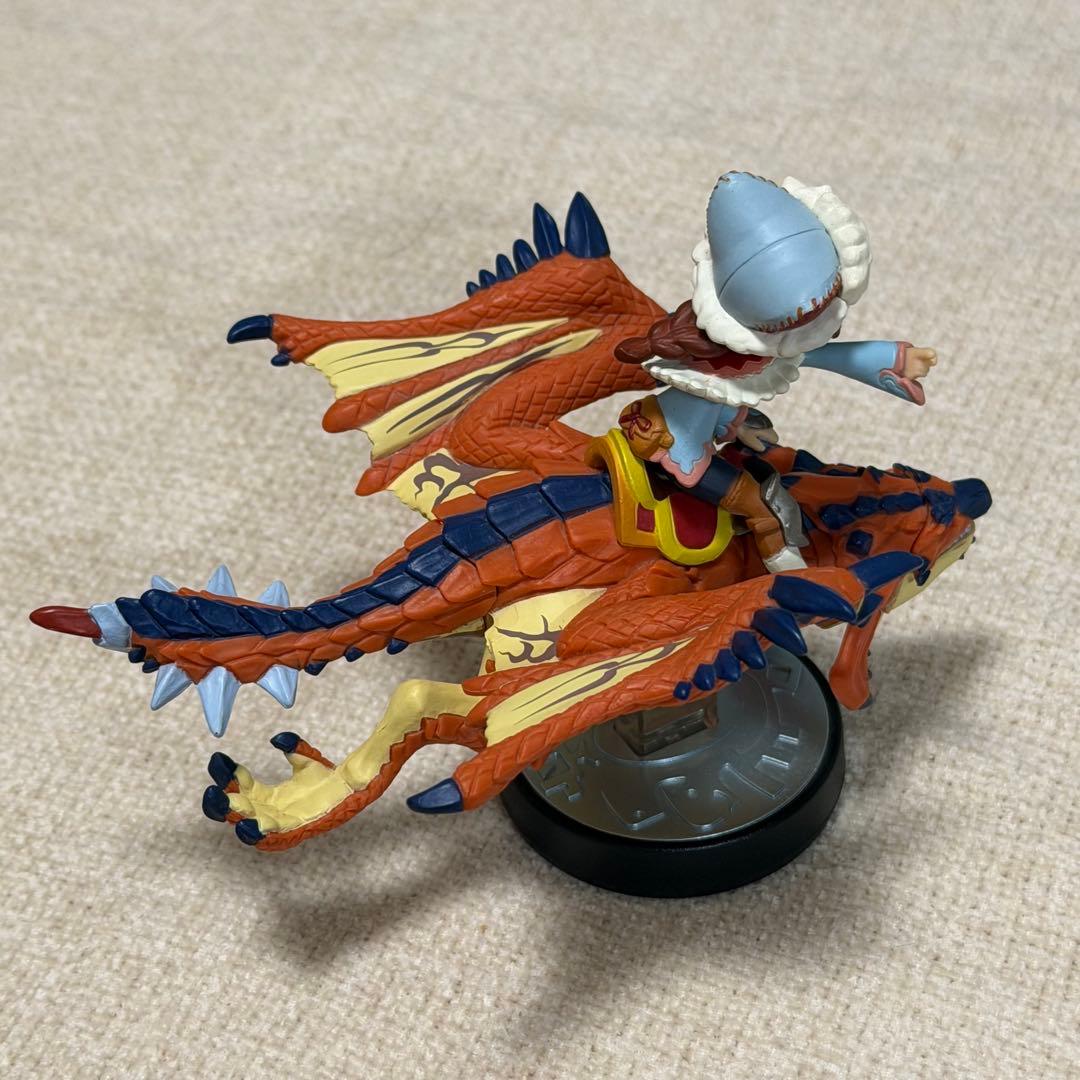 amiibo隻眼のリオレウス&ライダー女の子 モンスターハンター