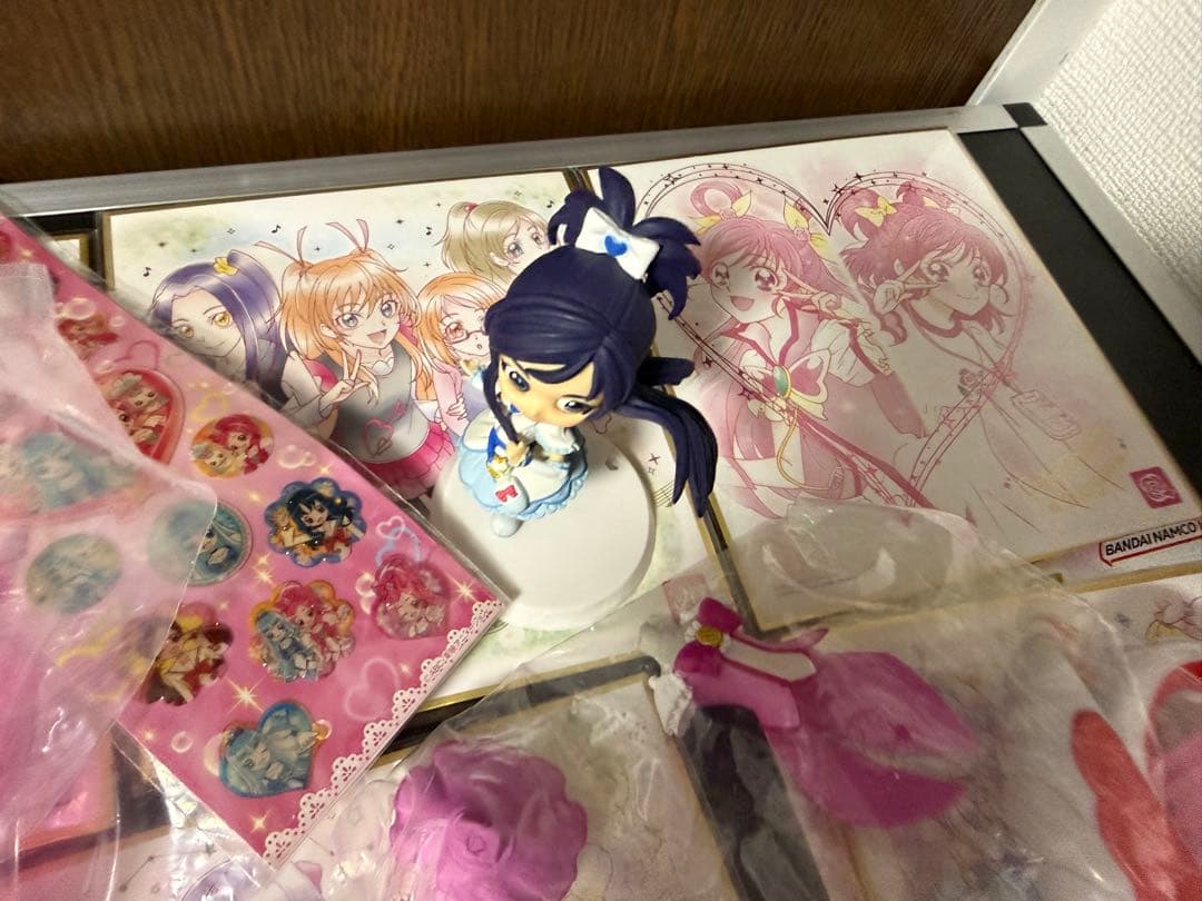 プリキュア グッズセット 大量　フィギュア　色紙　バッジ　　　 キーホルダー