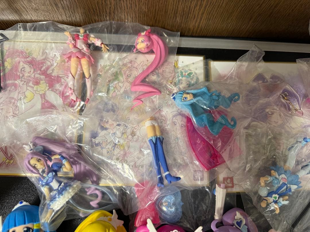 プリキュア グッズセット 大量　フィギュア　色紙　バッジ　　　 キーホルダー