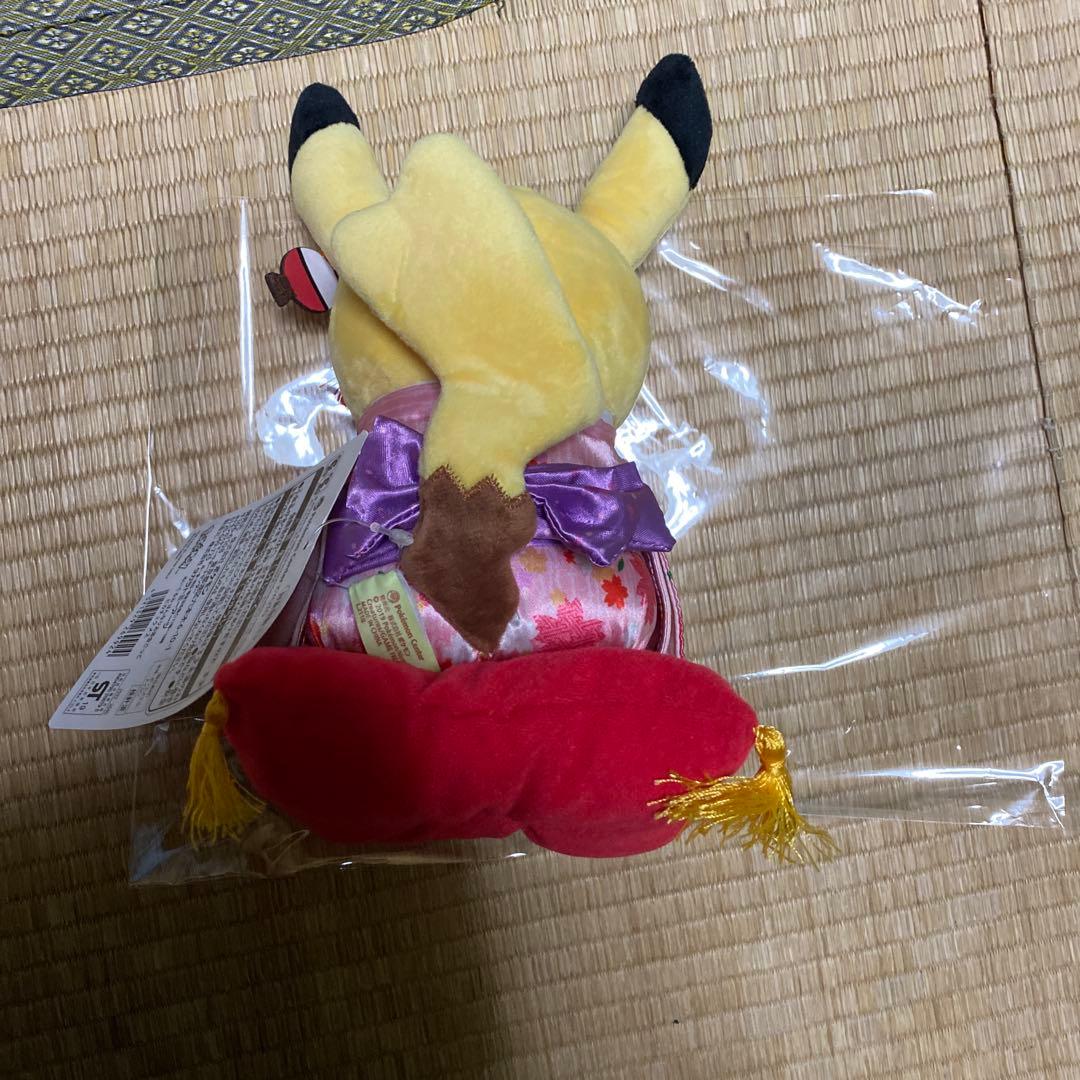 袴姿のピカチュウ　お茶会ごっこ　ぬいぐるみ