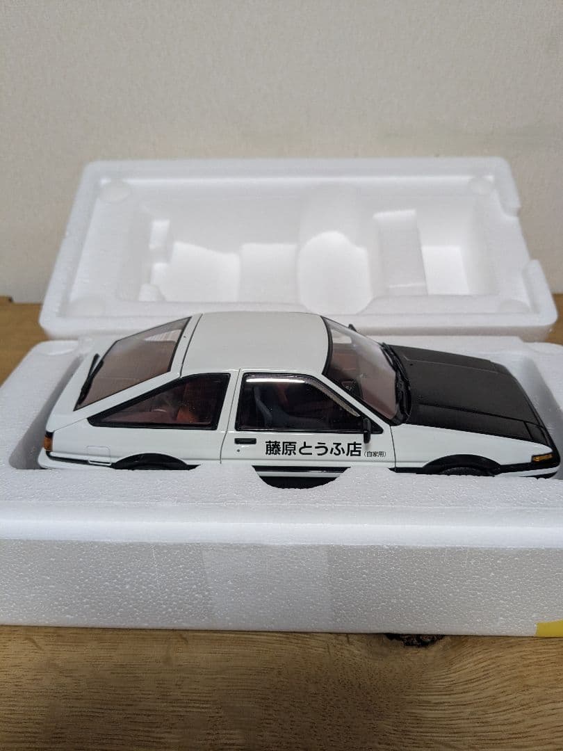 オートアート　AUTOart　頭文字D 1/18 AE86 イニシャル