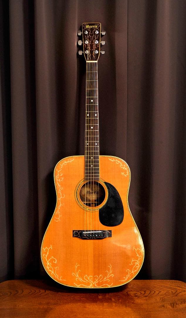 ★MORRIS Wシリーズ　ストリートミュージシャンに贈る舞台【彫刻装飾ギター】