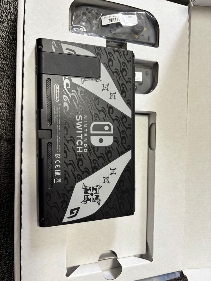 任天堂スイッチ(モンハン柄)付属品完備