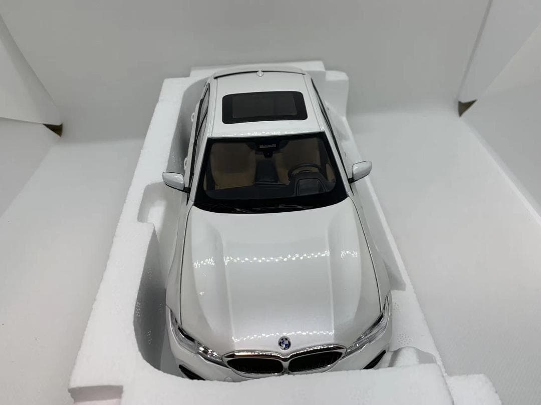 201-001 ノレブ 1/18  330i 2019 White