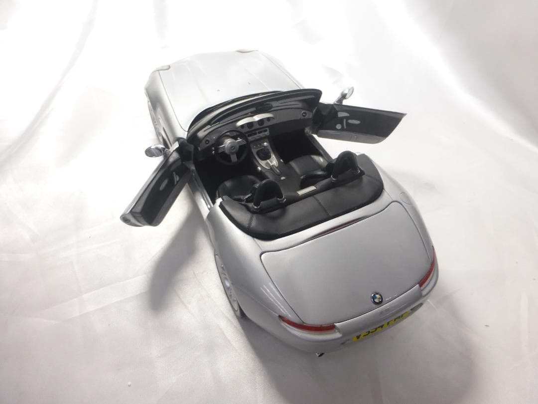 1/18 ダイキャストカー ディーラー限定販売　007  Z8