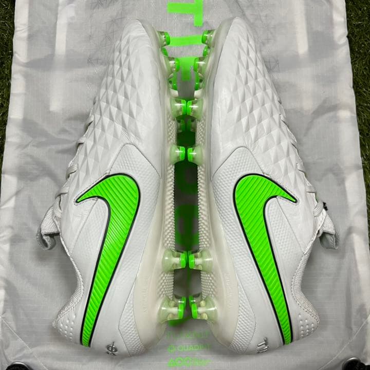 サッカースパイク ナイキ ティエンポ レジェンⅧ エリート AG-PRO