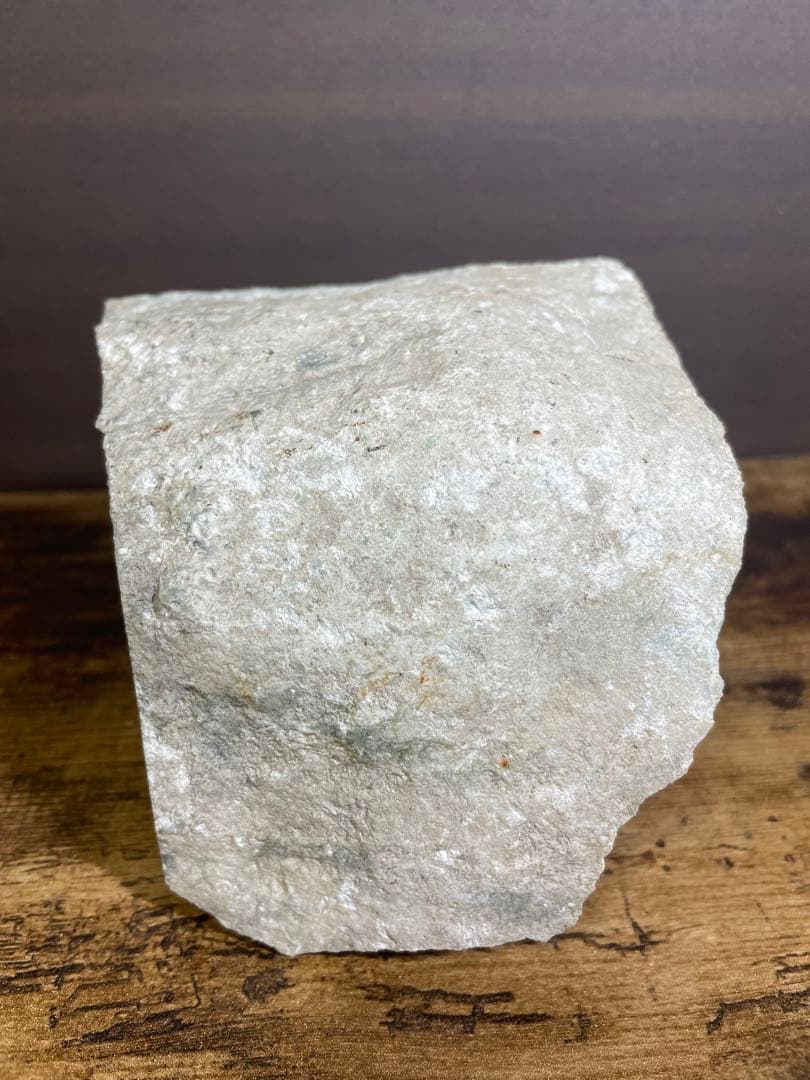 約2300g 糸魚川 翡翠 良質 緑黒