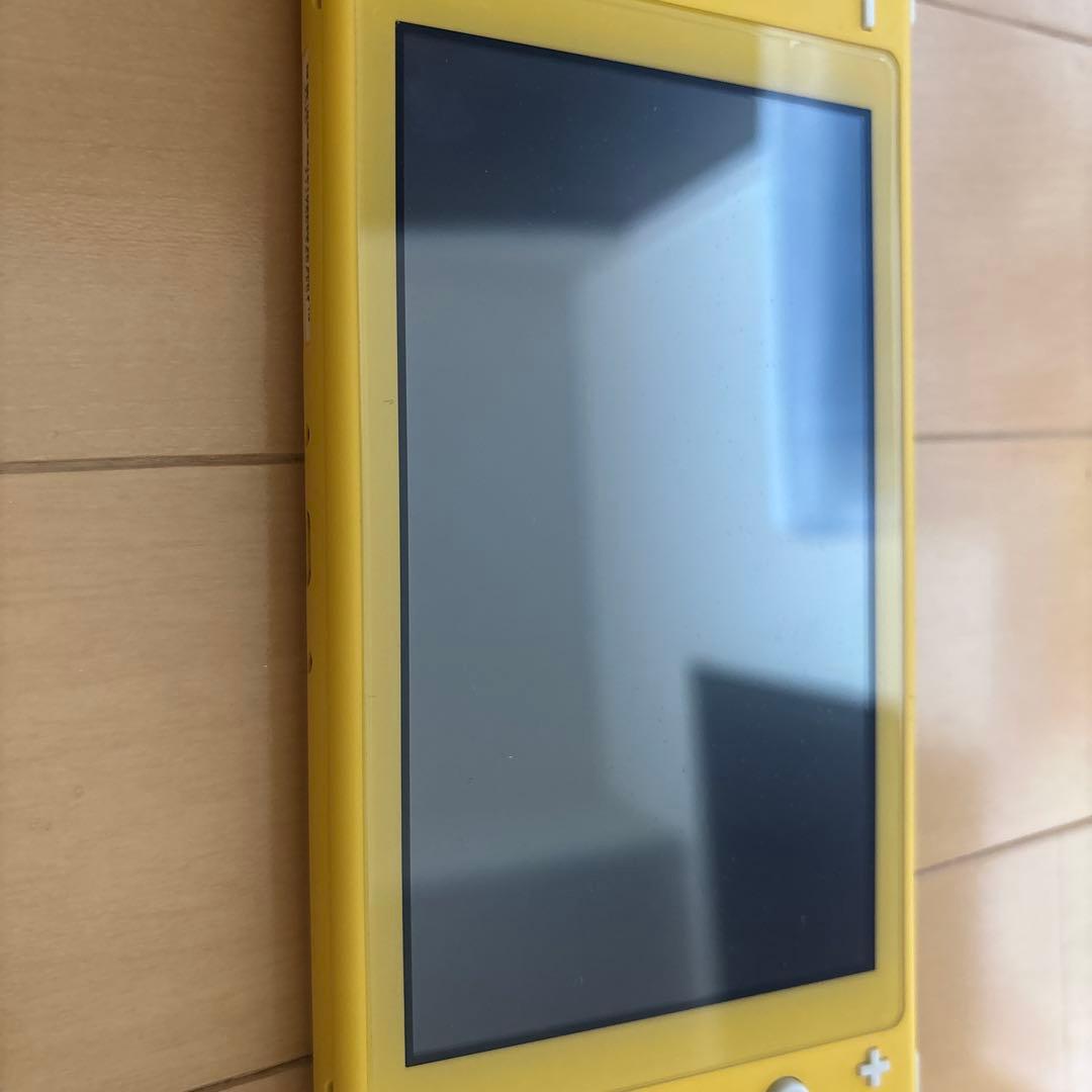 Nintendo Switch light 本体　イエロー