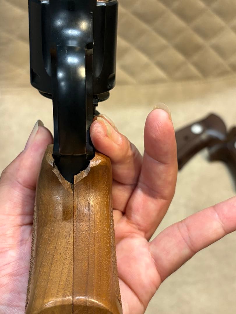マルシン コルトアナコンダ 6インチ 木製グリップ（割れ有）
