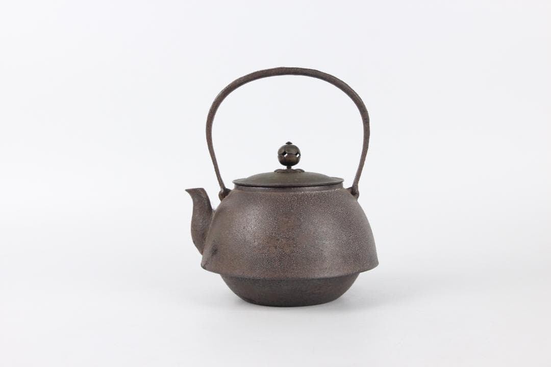 梅樹梅花文 古鉄瓶　鉄瓶　容量約900ml 茶道具　湯沸　煎茶道具 EG21-6