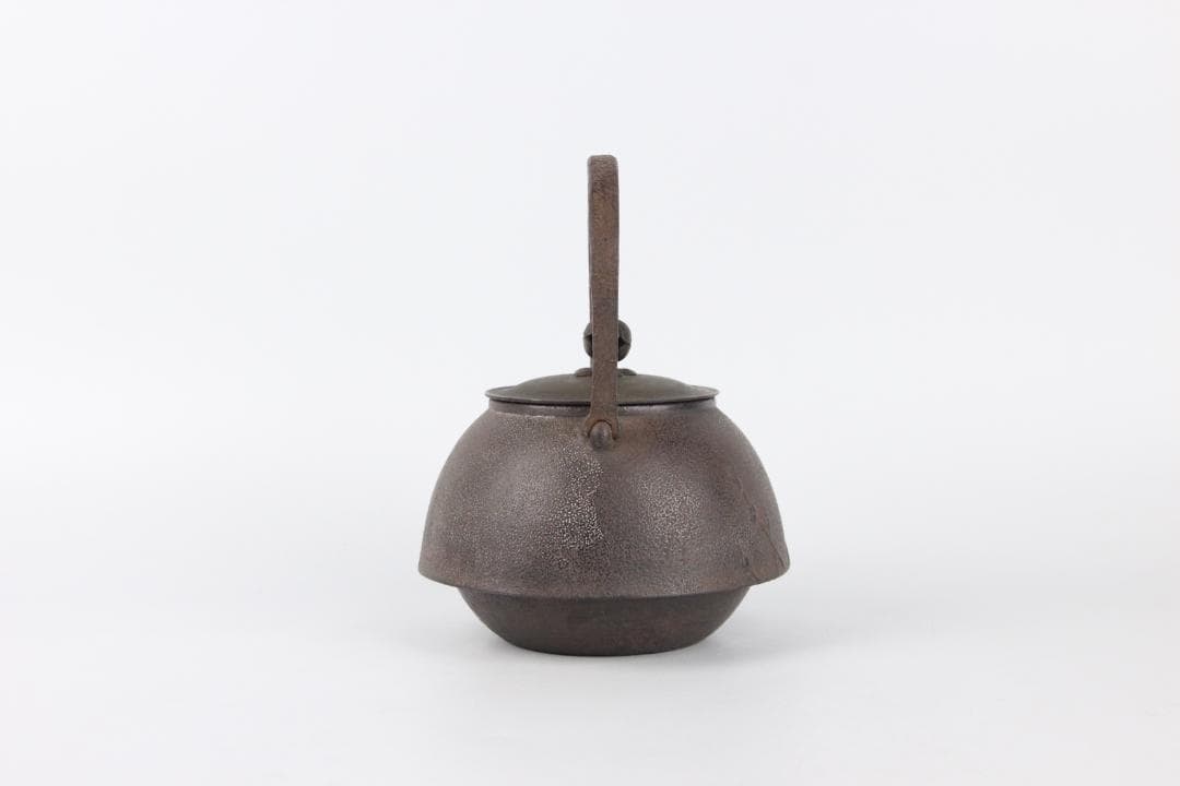 梅樹梅花文 古鉄瓶　鉄瓶　容量約900ml 茶道具　湯沸　煎茶道具 EG21-6