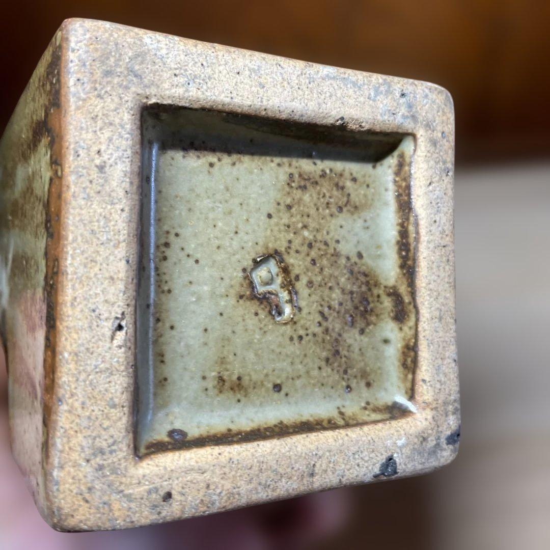 益子焼　島岡達三　象嵌草花文角瓶　箱なし